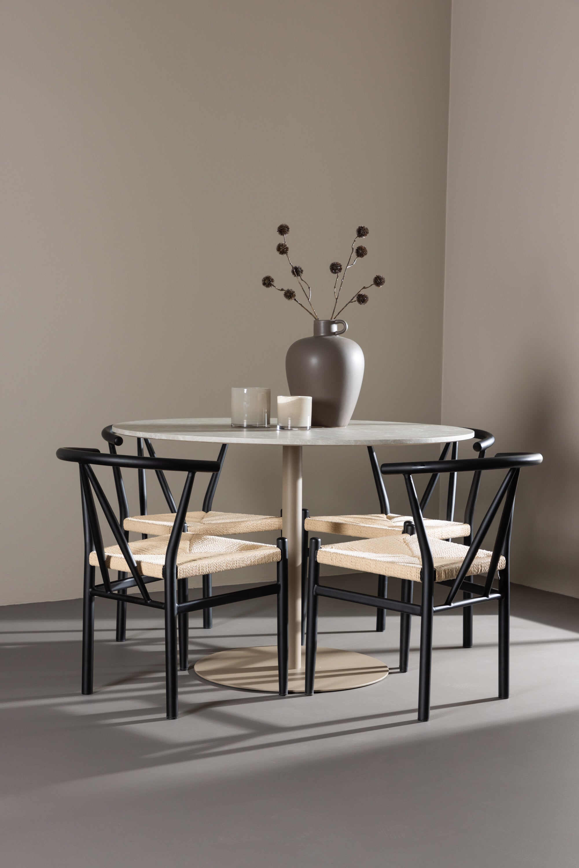 Lycke Esstisch mit Alfons Stühlen in präsentiert im Onlineshop von KAQTU Design AG. Bartischset ist von Venture Home