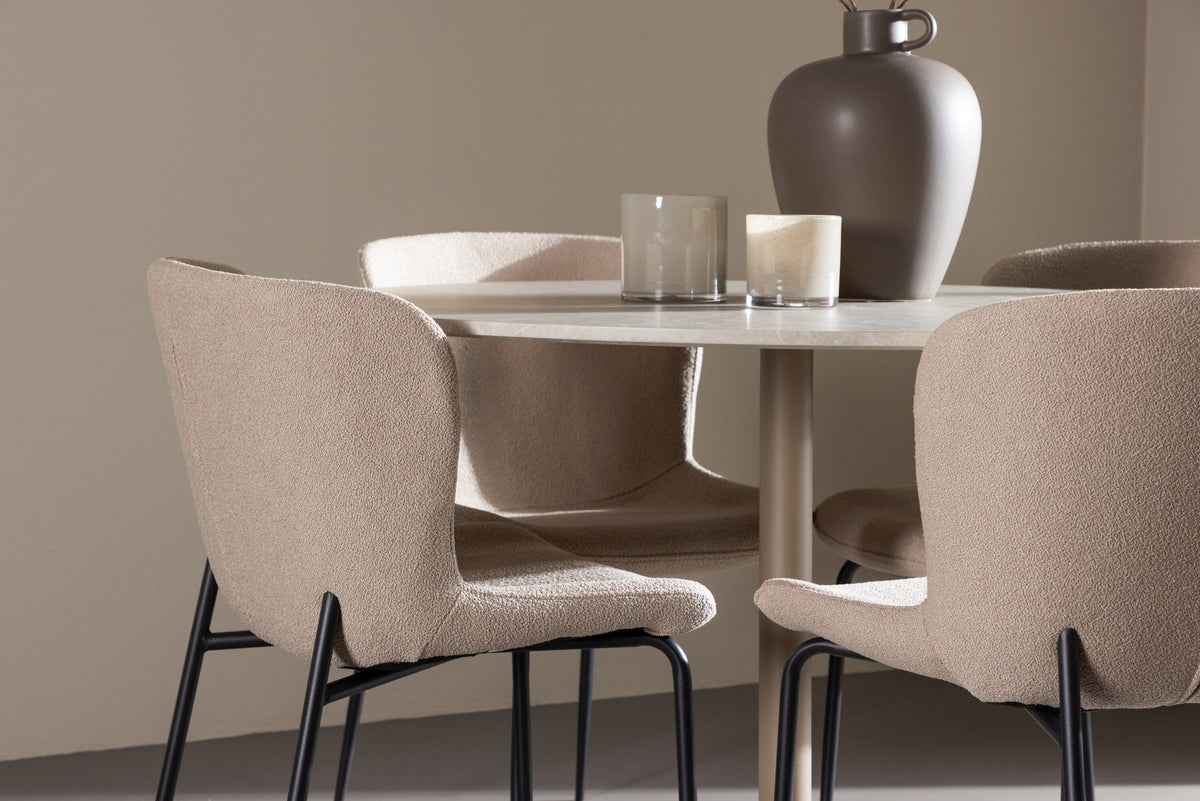 Lycke Esstisch mit Modesto Stühlen in Beige präsentiert im Onlineshop von KAQTU Design AG. Esszimmerset ist von Venture Home