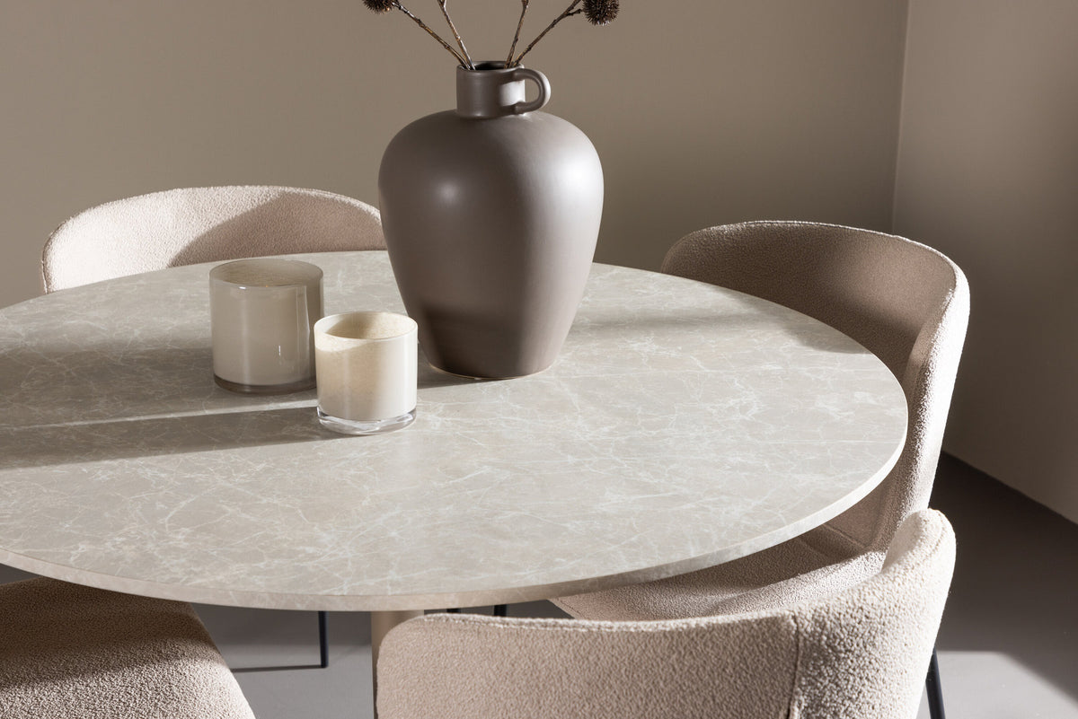 Lycke Esstisch mit Modesto Stühlen in Beige präsentiert im Onlineshop von KAQTU Design AG. Esszimmerset ist von Venture Home