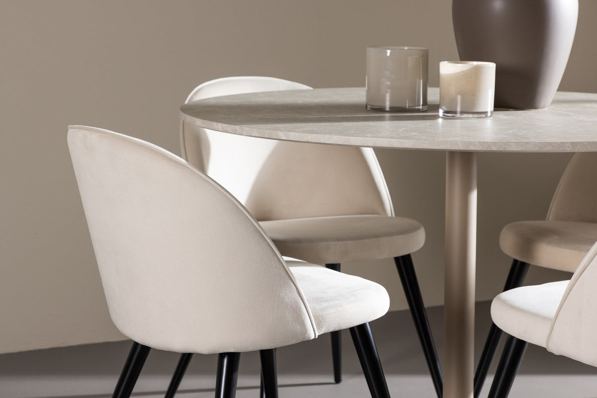 Lycke Esstisch mit Velvet Stühlen in Beige präsentiert im Onlineshop von KAQTU Design AG. Esszimmerset ist von Venture Home
