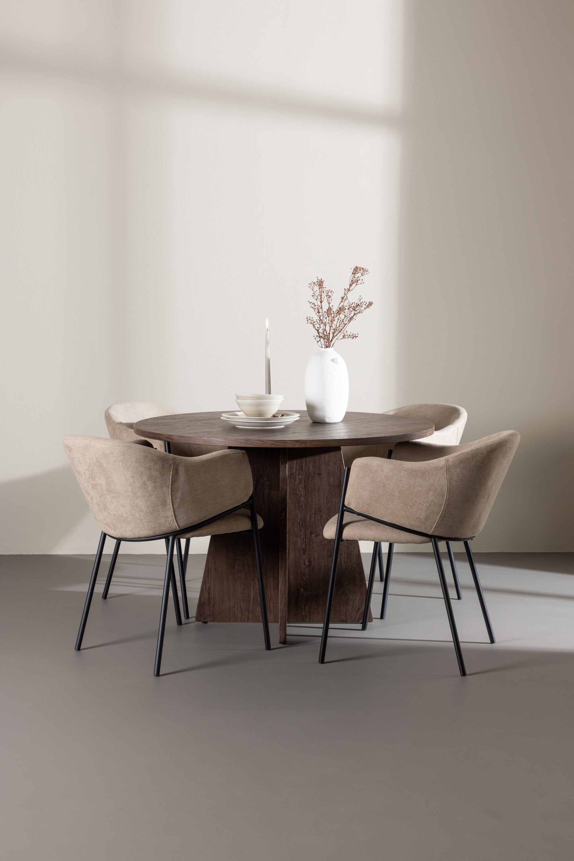 Bootcut Esszimmertisch mit Evelina Stühlen in präsentiert im Onlineshop von KAQTU Design AG. Bartischset ist von Venture Home