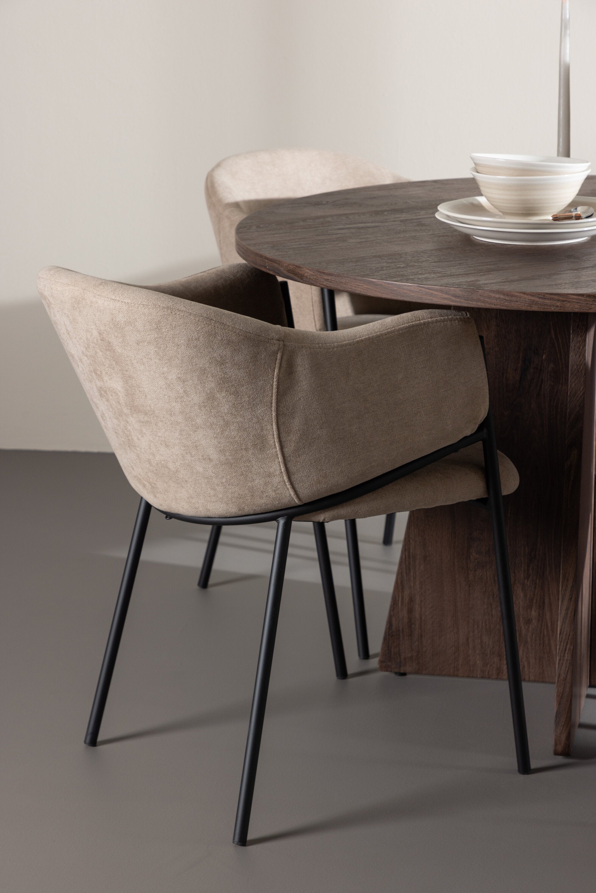Bootcut Esszimmertisch mit Evelina Stühlen in präsentiert im Onlineshop von KAQTU Design AG. Bartischset ist von Venture Home