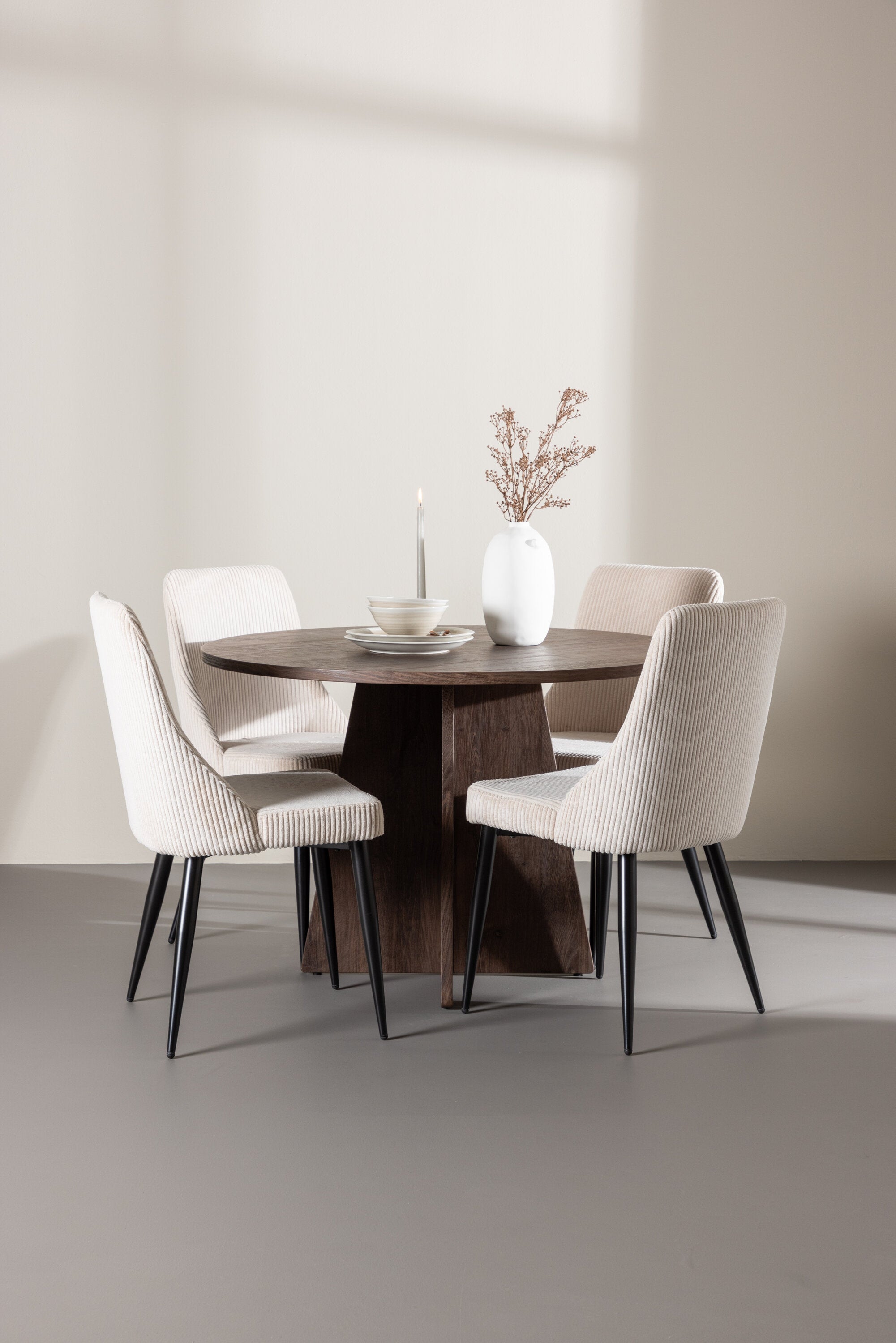 Bootcut Esstisch mit Leone Stühlen in präsentiert im Onlineshop von KAQTU Design AG. Bartischset ist von Venture Home