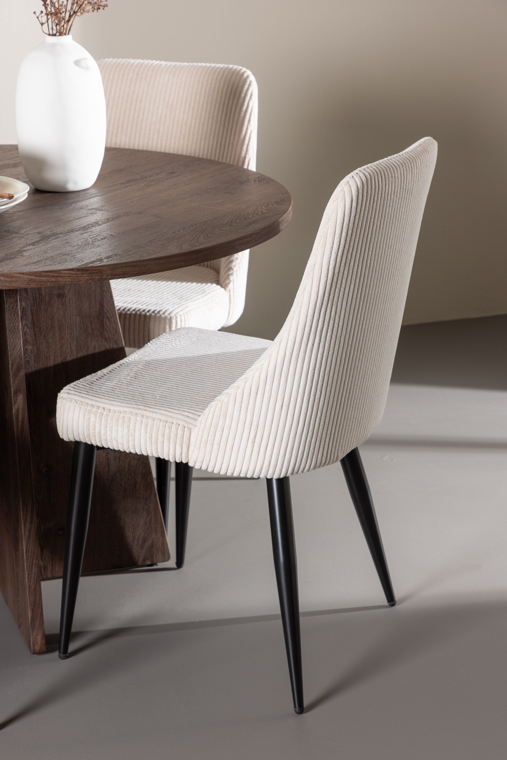 Bootcut Esstisch mit Leone Stühlen in präsentiert im Onlineshop von KAQTU Design AG. Bartischset ist von Venture Home
