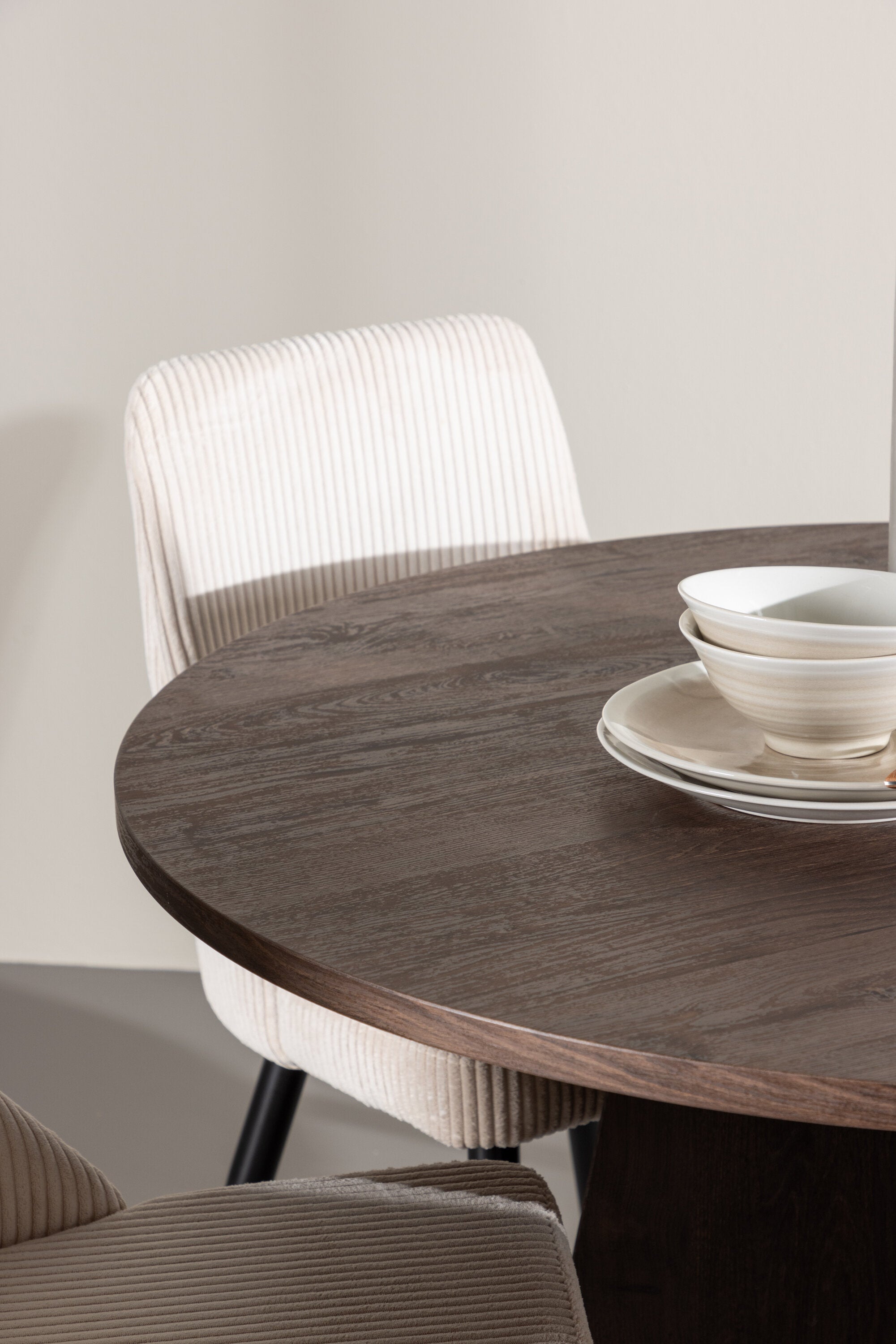 Bootcut Esstisch mit Leone Stühlen in präsentiert im Onlineshop von KAQTU Design AG. Bartischset ist von Venture Home