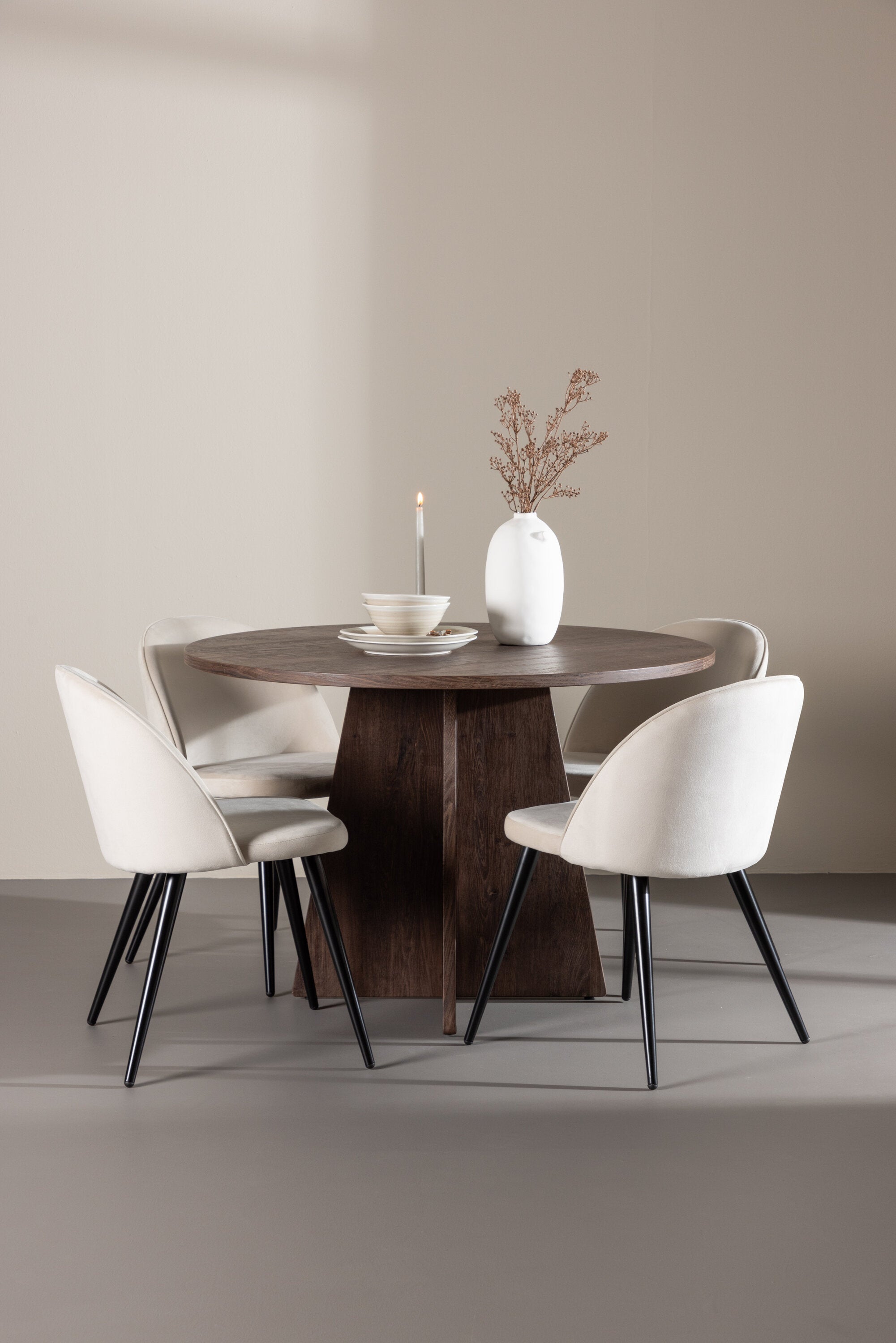 Bootcut Esszimmertisch mit Velvet Stühlen in präsentiert im Onlineshop von KAQTU Design AG. Bartischset ist von Venture Home