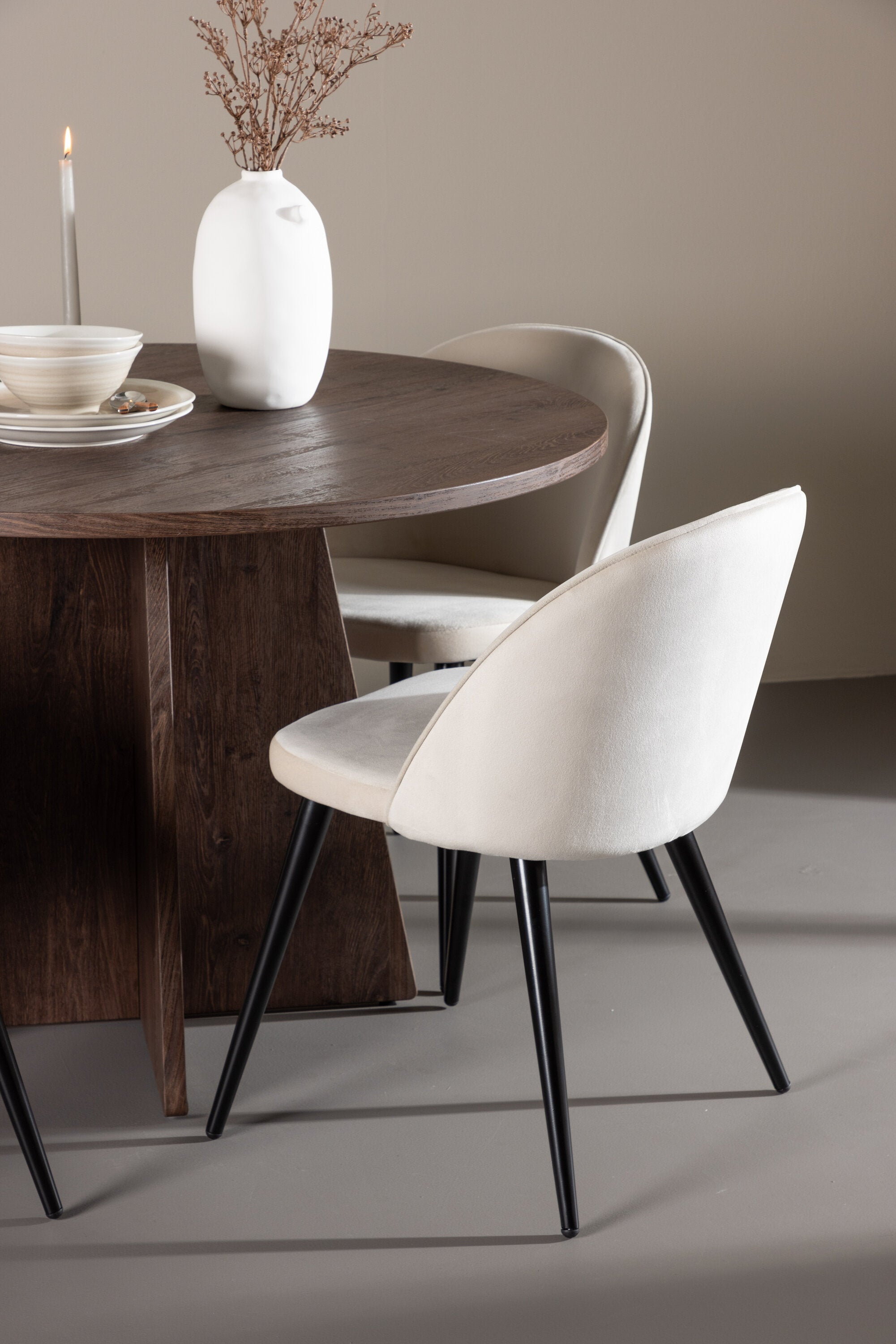 Bootcut Esszimmertisch mit Velvet Stühlen in präsentiert im Onlineshop von KAQTU Design AG. Bartischset ist von Venture Home