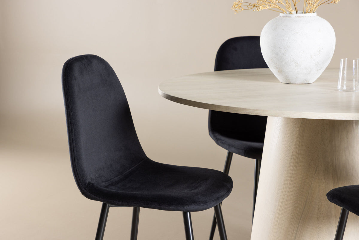Lanzo Esstisch mit Polar Stühlen in Schwarz präsentiert im Onlineshop von KAQTU Design AG. Esszimmerset ist von Venture Home