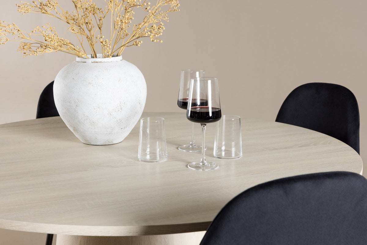 Lanzo Esstisch mit Polar Stühlen in Schwarz präsentiert im Onlineshop von KAQTU Design AG. Esszimmerset ist von Venture Home