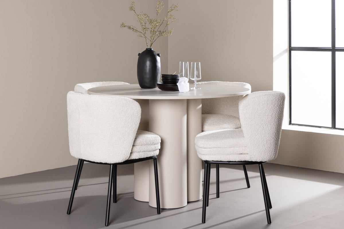Olivia Esstisch mit Agnes Stühlen in Weiss präsentiert im Onlineshop von KAQTU Design AG. Esszimmerset ist von Venture Home
