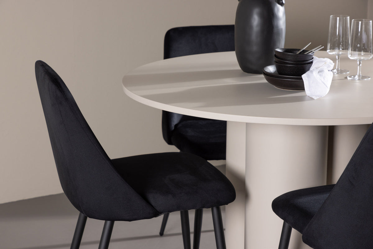 Olivia Esstisch mit Night Stühlen in Schwarz präsentiert im Onlineshop von KAQTU Design AG. Esszimmerset ist von Venture Home