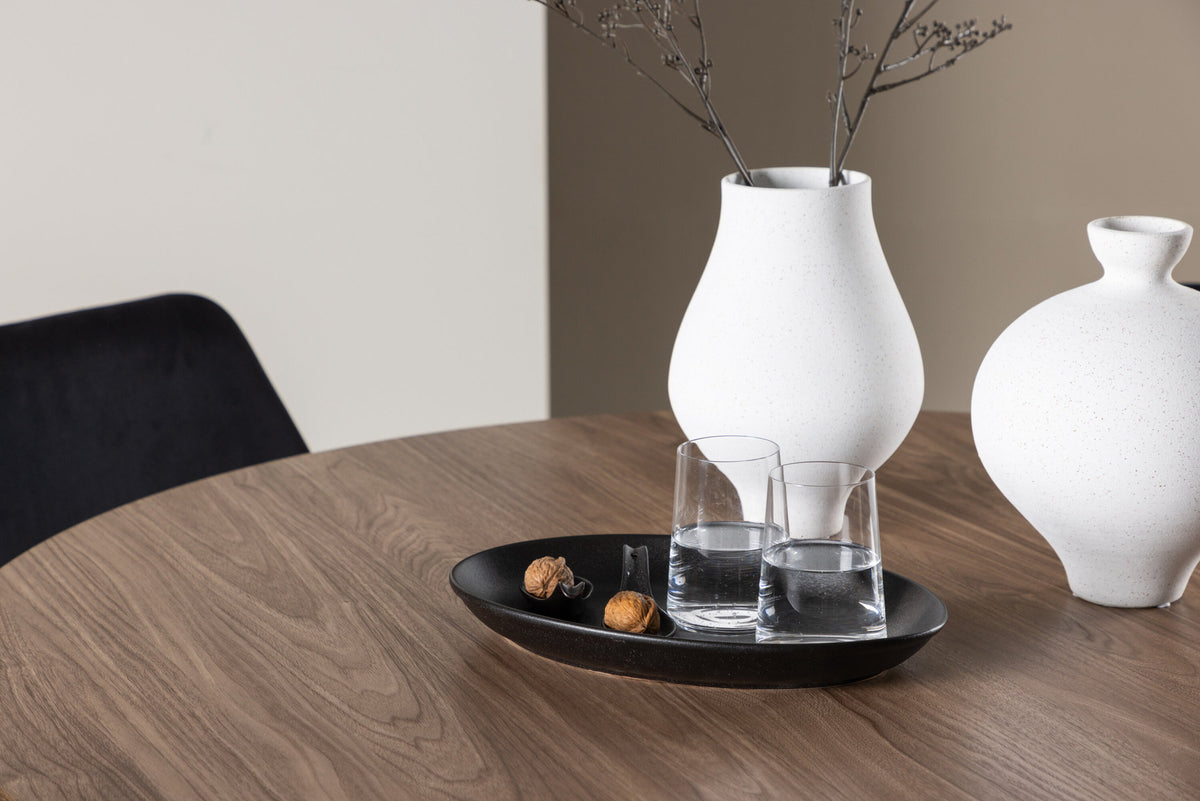 Olivia Esstisch mit Night Stühlen in Schwarz präsentiert im Onlineshop von KAQTU Design AG. Esszimmerset ist von Venture Home