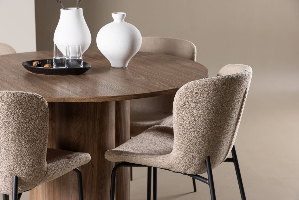 Olivia Esstisch mit Modesto Stühlen in Beige präsentiert im Onlineshop von KAQTU Design AG. Esszimmerset ist von Venture Home