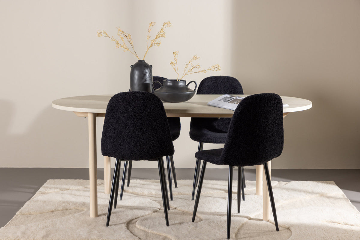 Andy Esstisch mit Polar Stühlen in Schwarz präsentiert im Onlineshop von KAQTU Design AG. Esszimmerset ist von Venture Home