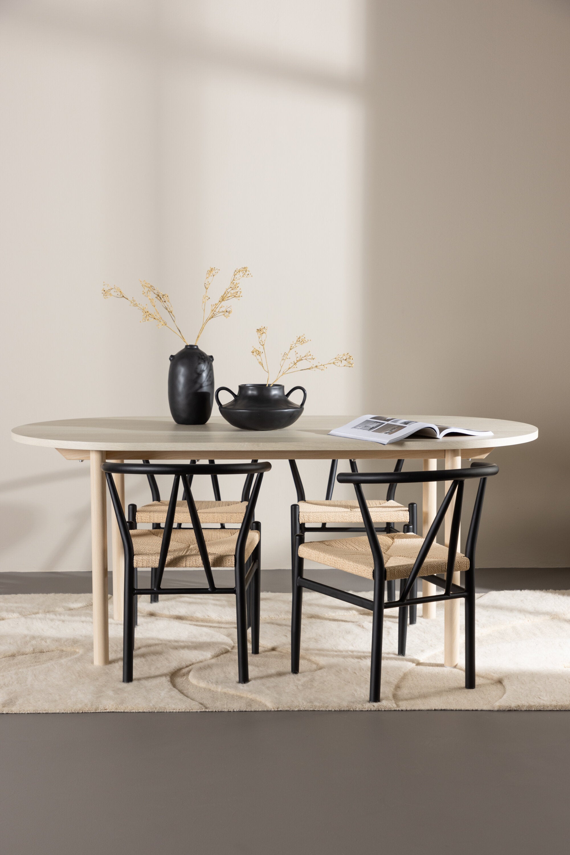 Andy Esstisch mit Alfons Stühlen in präsentiert im Onlineshop von KAQTU Design AG. Esszimmerset ist von Venture Home