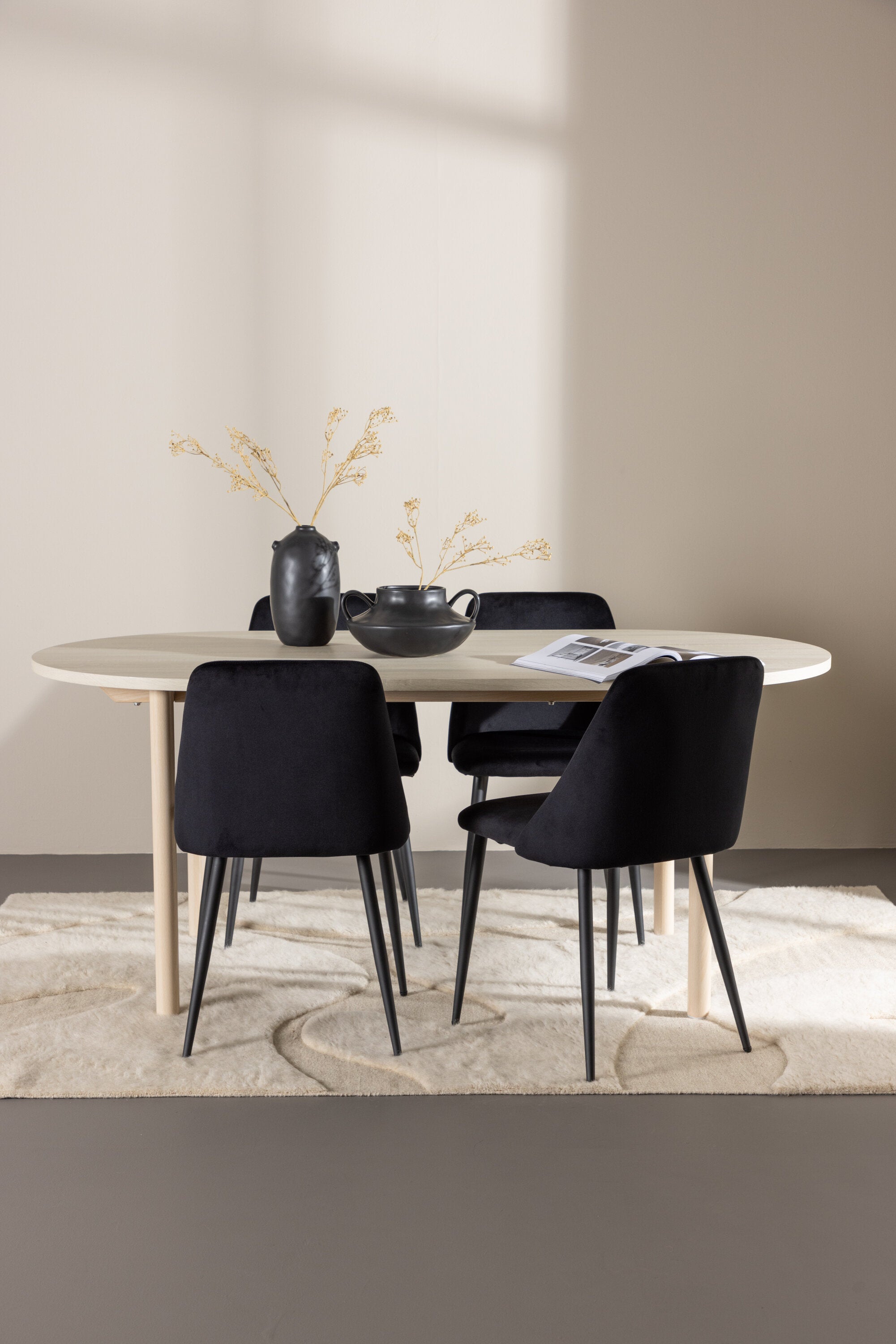 Andy Esszimmertisch mit Night Stühlen in präsentiert im Onlineshop von KAQTU Design AG. Esszimmerset ist von Venture Home