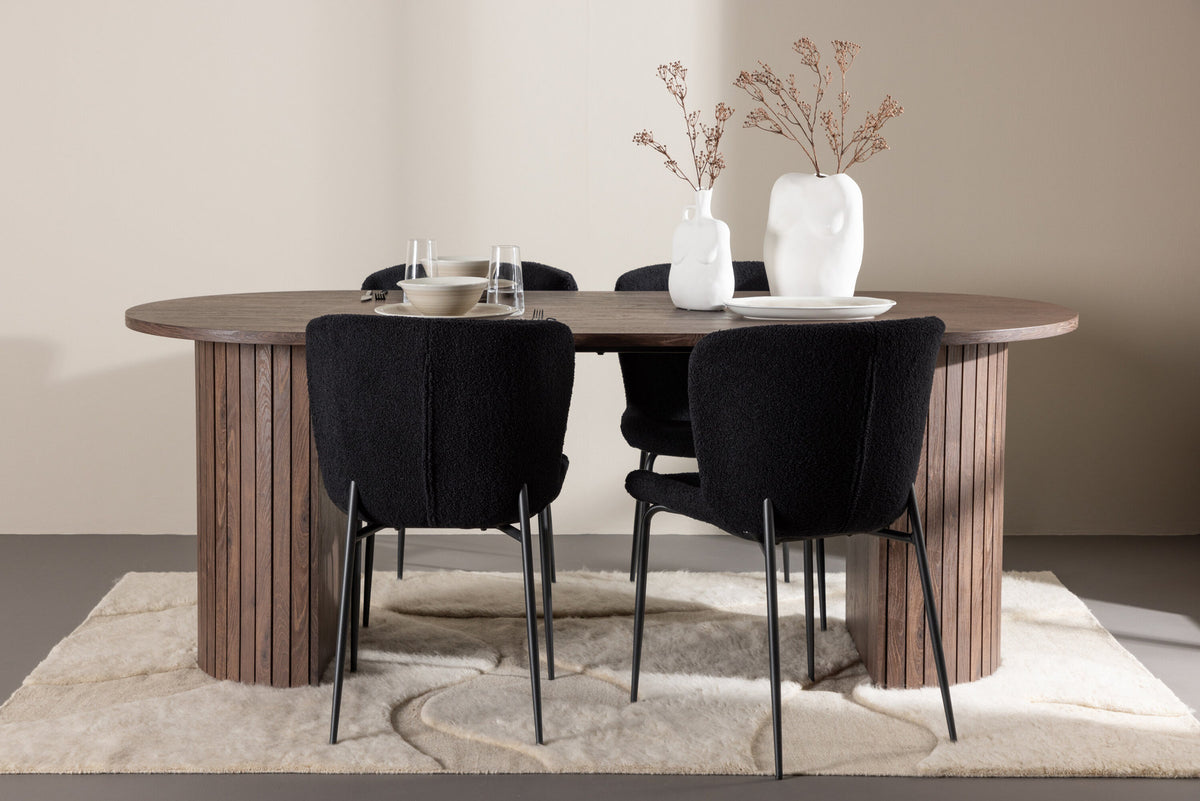 Härön Esstisch mit Modesto Stühlen in Schwarz präsentiert im Onlineshop von KAQTU Design AG. Esszimmerset ist von Venture Home