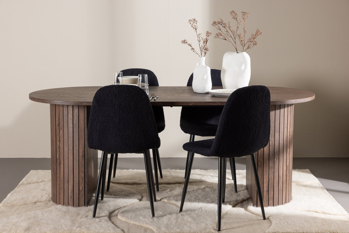 Härön Esstisch mit Polar Stühlen in Schwarz präsentiert im Onlineshop von KAQTU Design AG. Esszimmerset ist von Venture Home