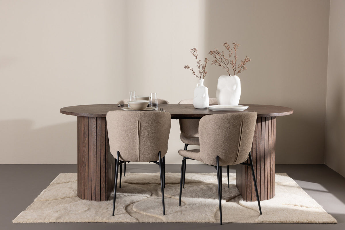 Härön Esstisch mit Modesto Stühlen in Beige präsentiert im Onlineshop von KAQTU Design AG. Esszimmerset ist von Venture Home