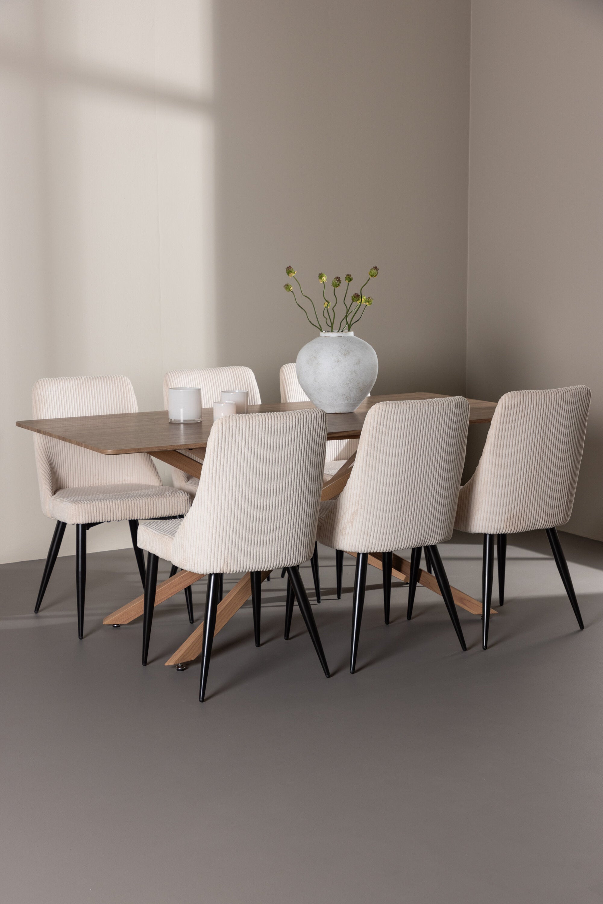 Piazza Esstisch mit Leone Stühlen in präsentiert im Onlineshop von KAQTU Design AG. Esszimmerset ist von Venture Home