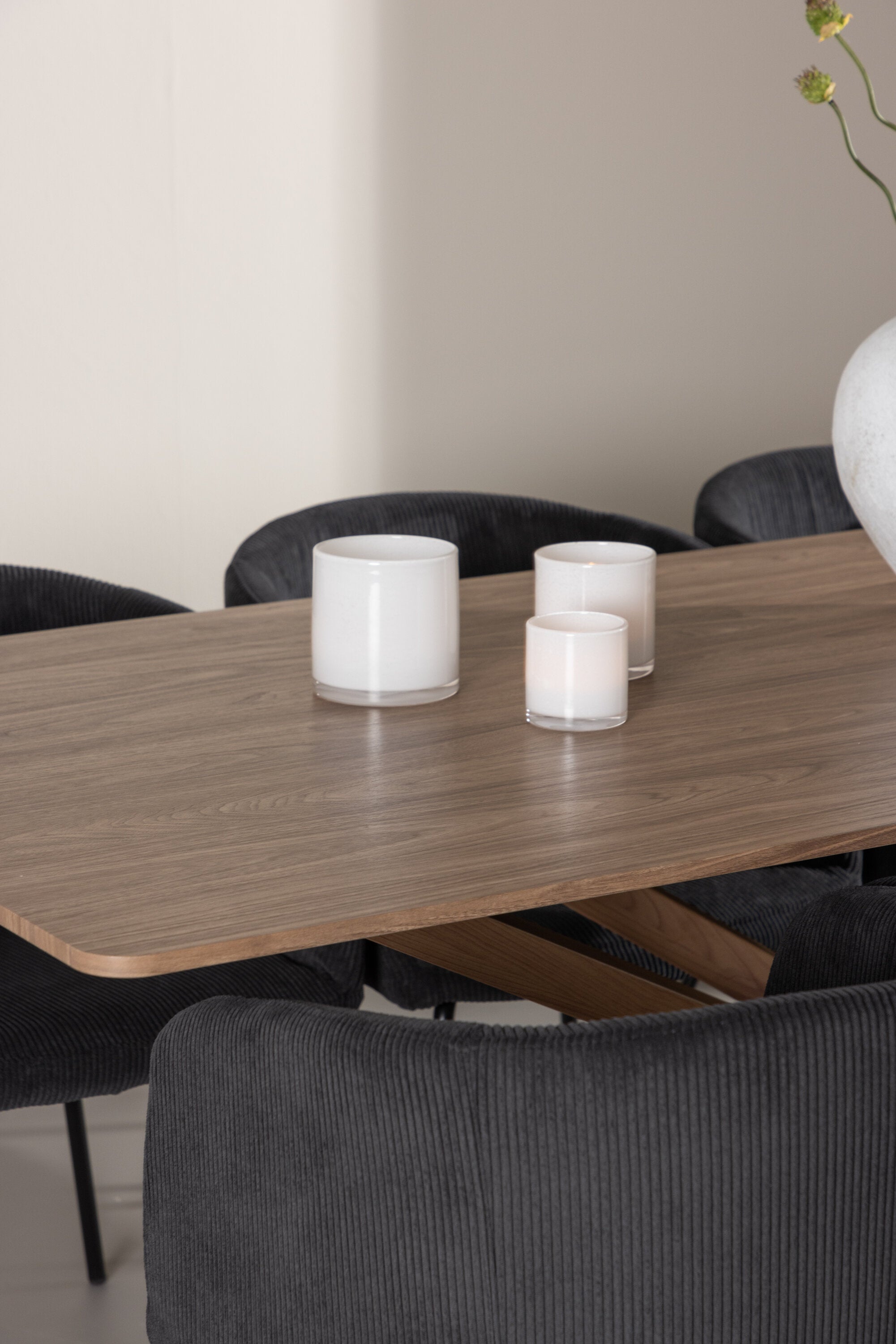 Piazza Esstisch mit Berit Stühlen in präsentiert im Onlineshop von KAQTU Design AG. Esszimmerset ist von Venture Home