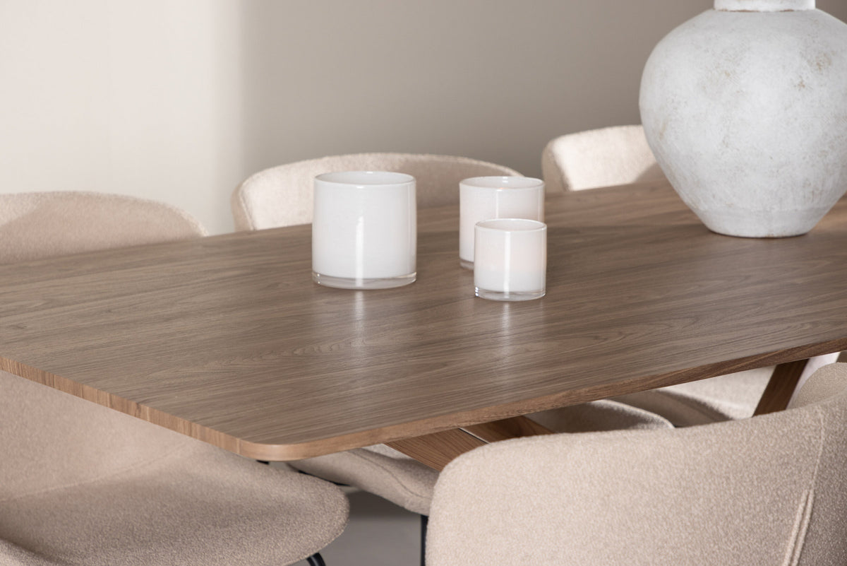 Piazza Esstisch mit Modesto Stühlen in Beige präsentiert im Onlineshop von KAQTU Design AG. Esszimmerset ist von Venture Home