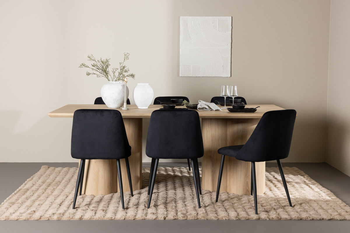 Olivia Esstisch mit Night Stühlen in Schwarz präsentiert im Onlineshop von KAQTU Design AG. Esszimmerset ist von Venture Home