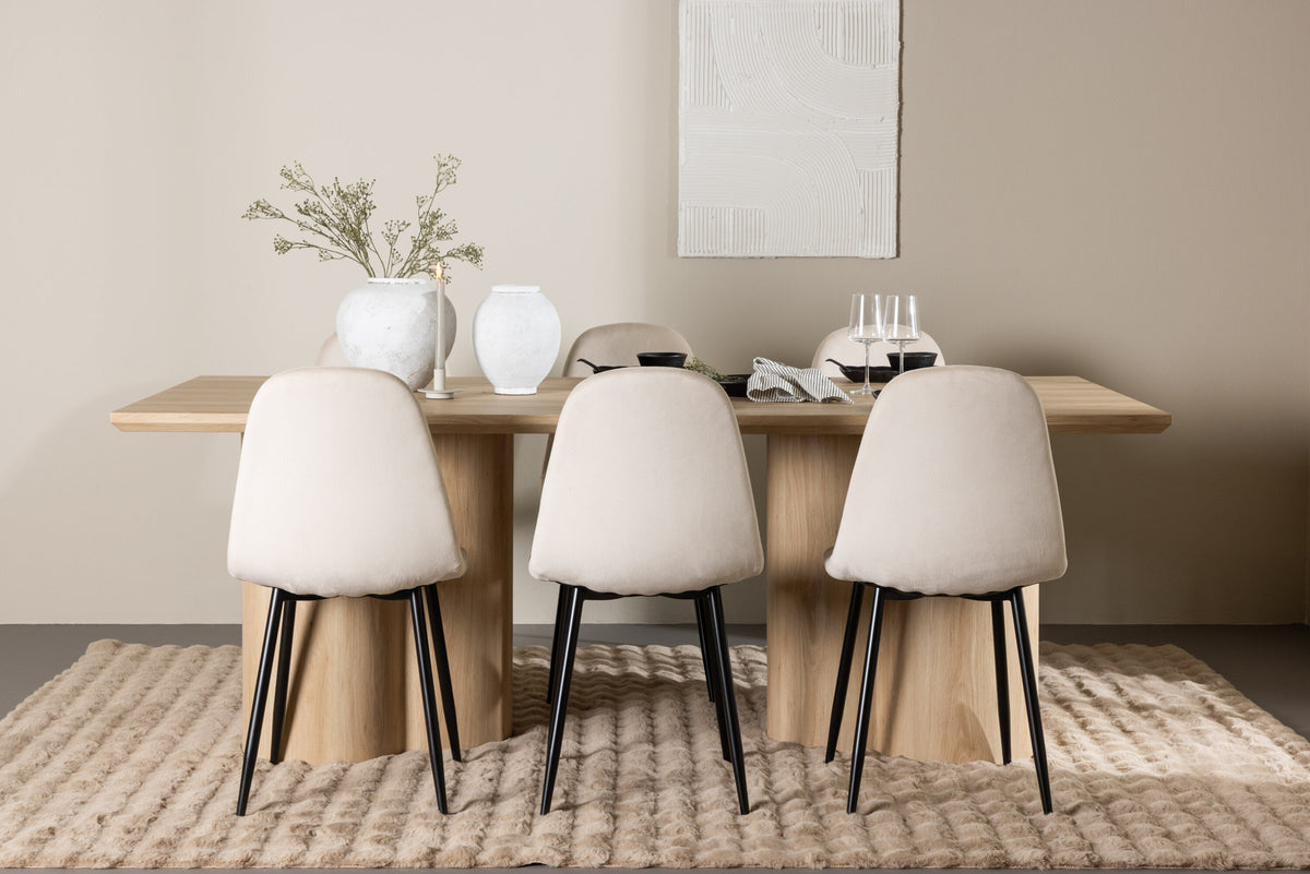 Olivia Esstisch mit Polar Stühlen in Beige präsentiert im Onlineshop von KAQTU Design AG. Esszimmerset ist von Venture Home