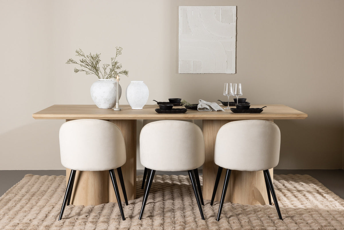 Olivia Esstisch mit Velvet Stühlen in Beige präsentiert im Onlineshop von KAQTU Design AG. Esszimmerset ist von Venture Home
