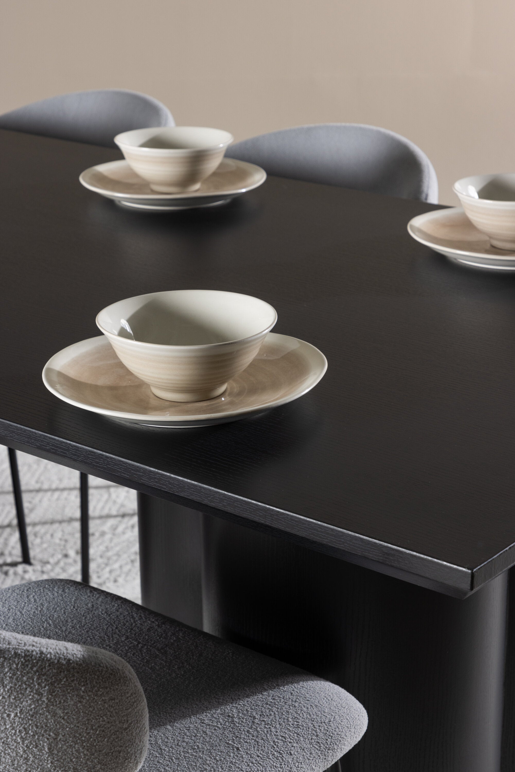 Esstisch Olivia mit Stühlen Chico in präsentiert im Onlineshop von KAQTU Design AG. Esszimmerset ist von Venture Home