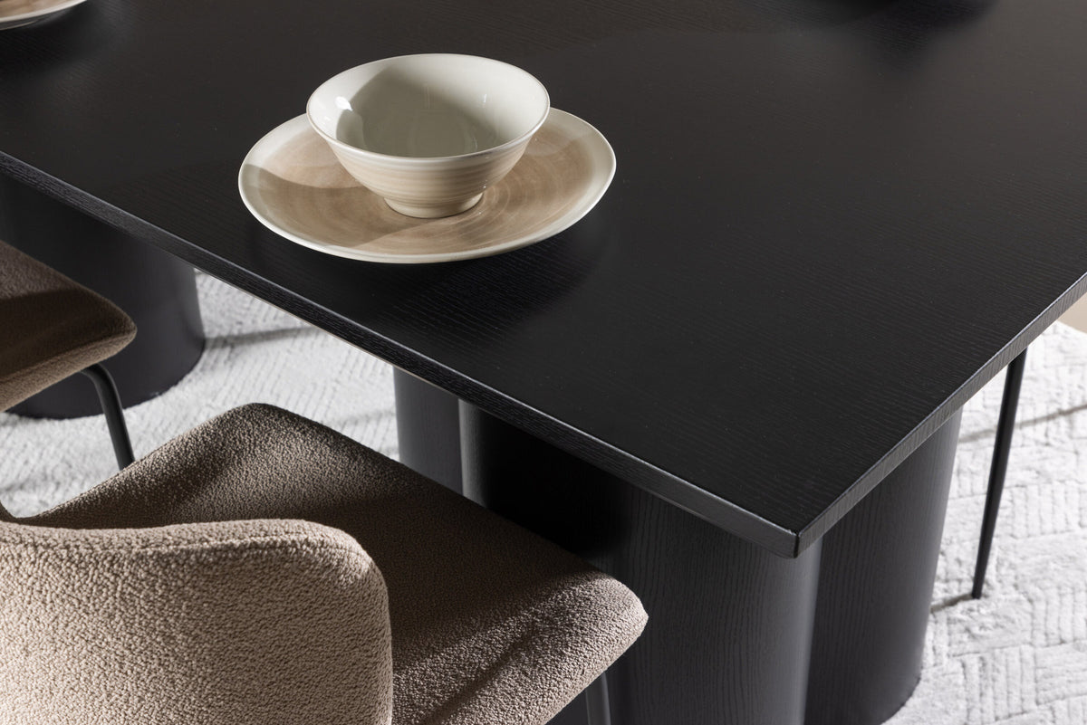 Olivia Esstisch mit Modesto Stühlen in Beige präsentiert im Onlineshop von KAQTU Design AG. Esszimmerset ist von Venture Home