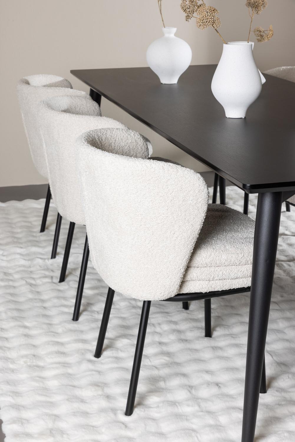 Ellis Esstisch mit Stühlen Agnes in präsentiert im Onlineshop von KAQTU Design AG. Esszimmerset ist von Venture Home