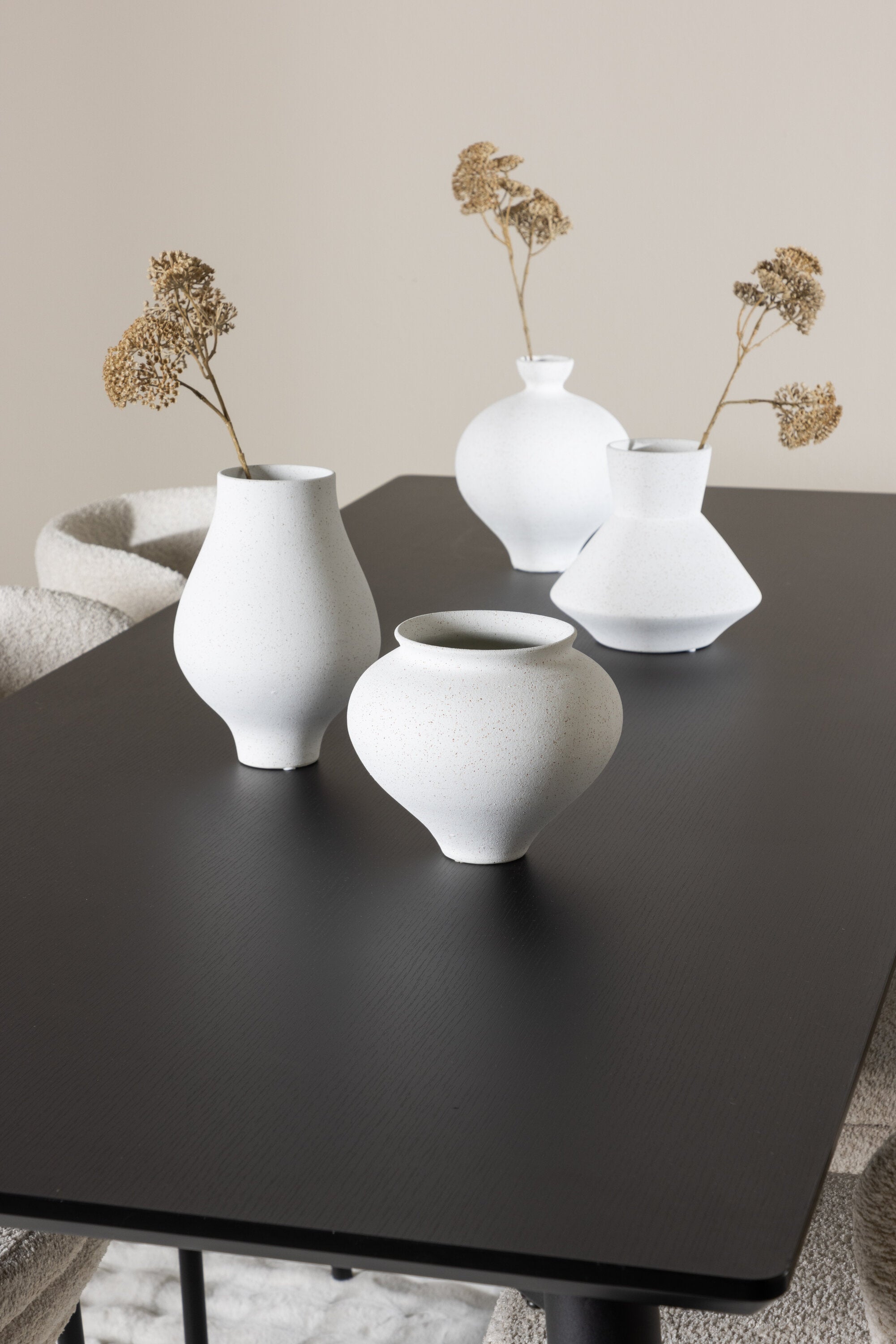 Ellis Esstisch mit Stühlen Agnes in präsentiert im Onlineshop von KAQTU Design AG. Esszimmerset ist von Venture Home