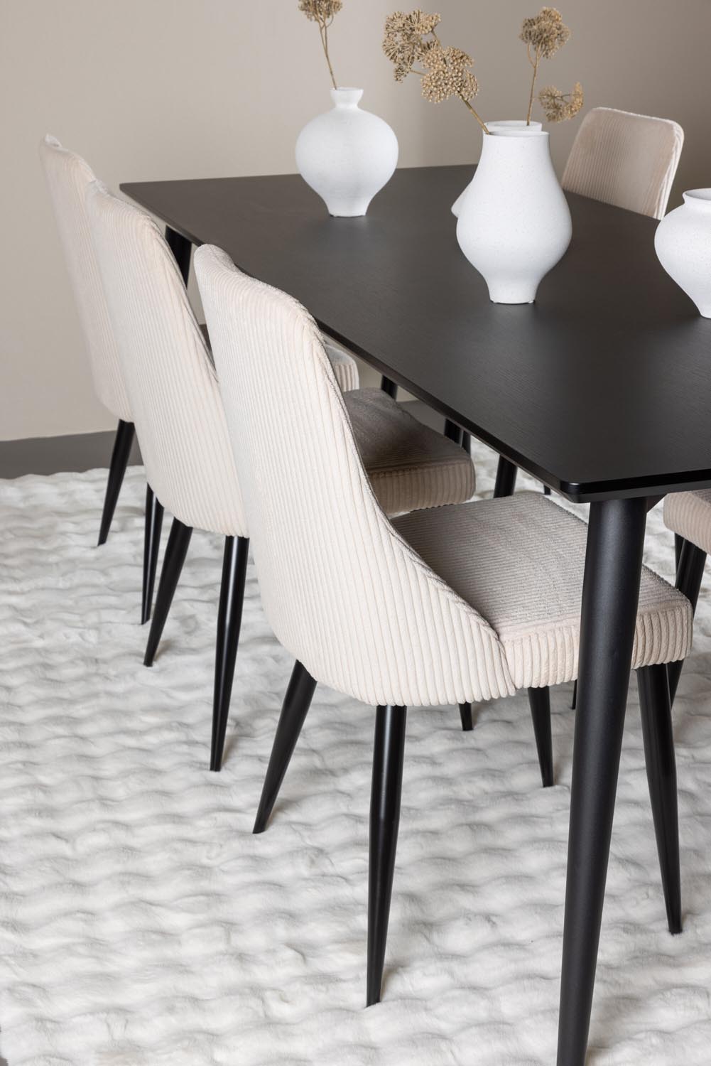 Ellis Esstisch mit Leone Stühlen in präsentiert im Onlineshop von KAQTU Design AG. Esszimmerset ist von Venture Home