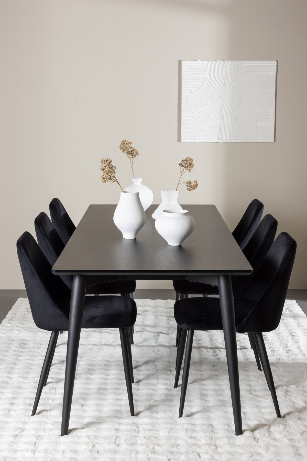 Esstisch Ellis mit Night Stühlen in Schwarz präsentiert im Onlineshop von KAQTU Design AG. Esszimmerset ist von Venture Home