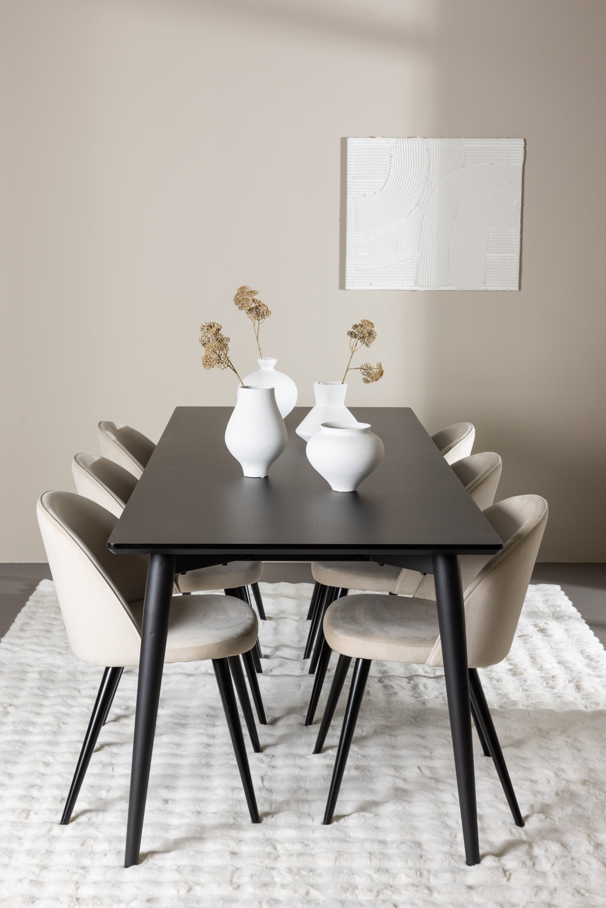 Ellis Esstisch mit Velvet Stühlen in präsentiert im Onlineshop von KAQTU Design AG. Esszimmerset ist von Venture Home