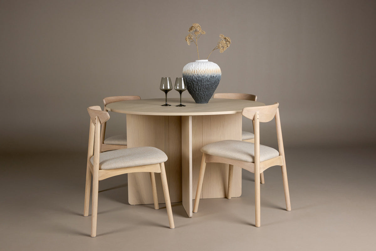 Tyresö Esstisch mit Ven Stühlen in Whitewash präsentiert im Onlineshop von KAQTU Design AG. Esszimmerset ist von Venture Home