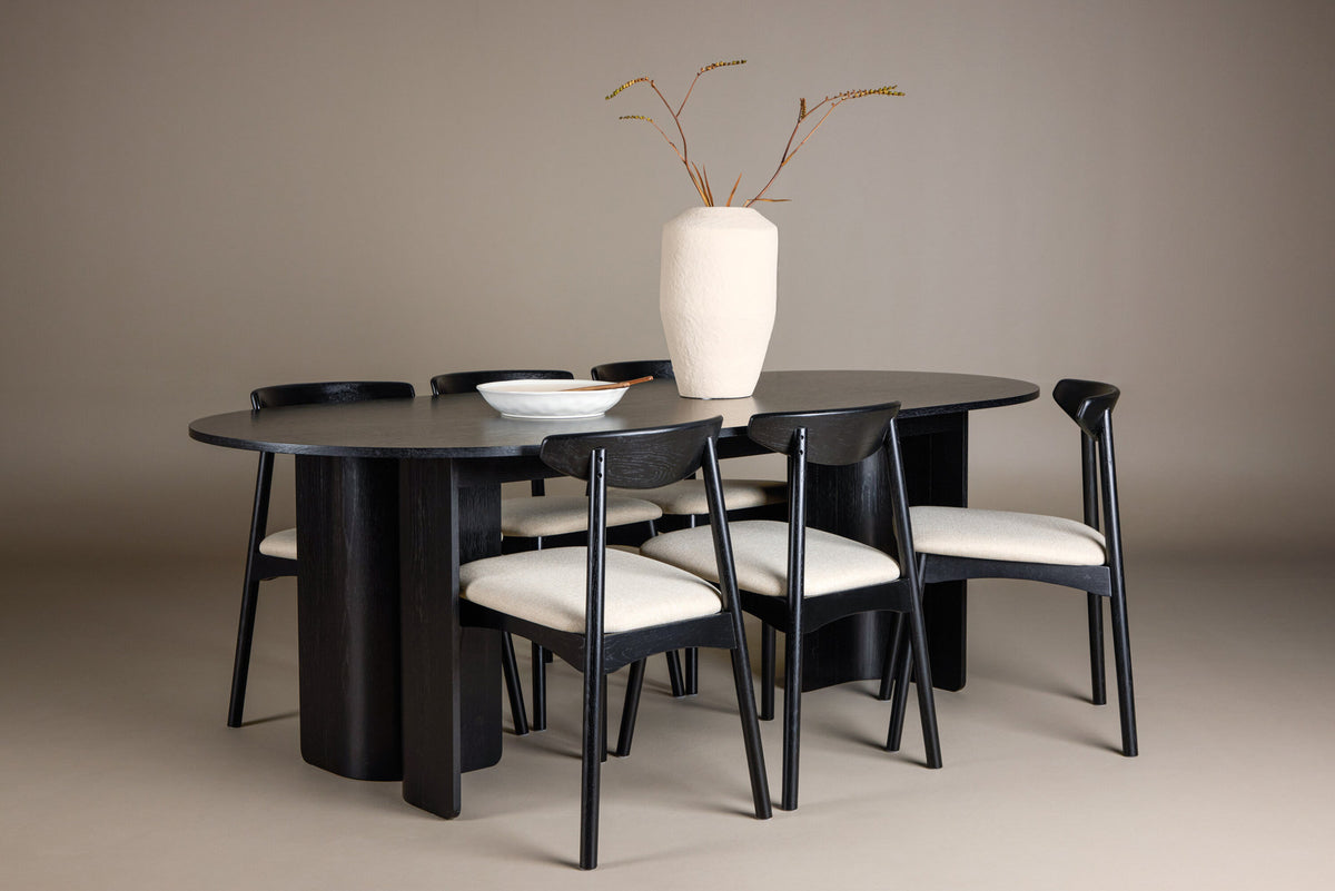 Tyresö Esstisch mit Ven Stühlen in Schwarz präsentiert im Onlineshop von KAQTU Design AG. Esszimmerset ist von Venture Home