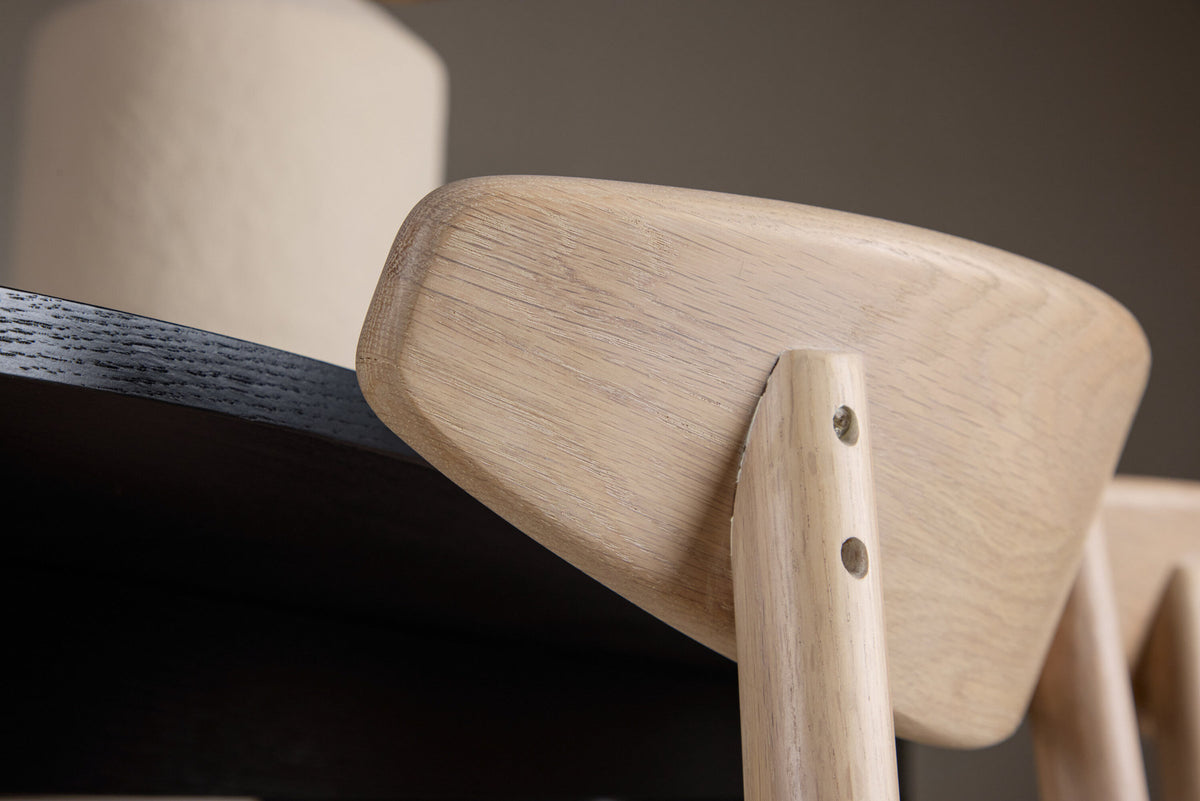 Tyresö Esstisch mit Ven Stühlen in Whitewash präsentiert im Onlineshop von KAQTU Design AG. Esszimmerset ist von Venture Home
