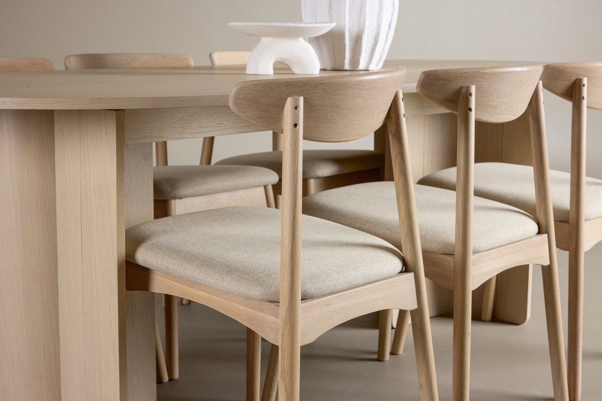 Tyresö Esstisch mit Ven Stühlen in Whitewash präsentiert im Onlineshop von KAQTU Design AG. Esszimmerset ist von Venture Home
