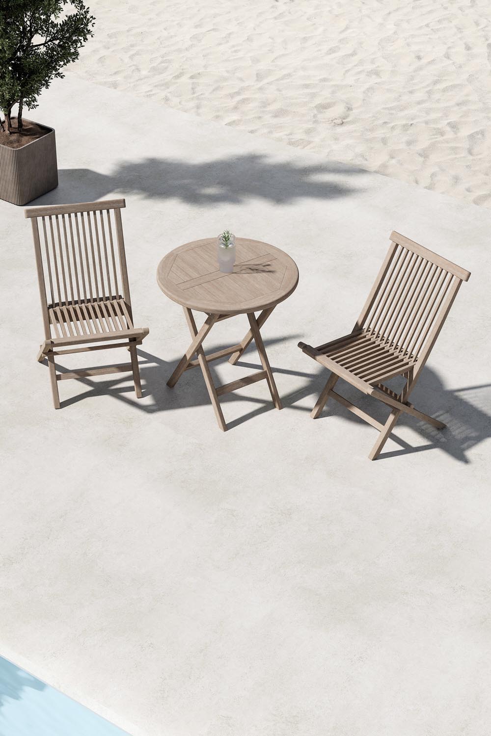 Runder Cafétisch mit zwei Stühlen aus Teakholz in Whitewash, Gartentischset der Serie Kenya von Venture Home im Freien.