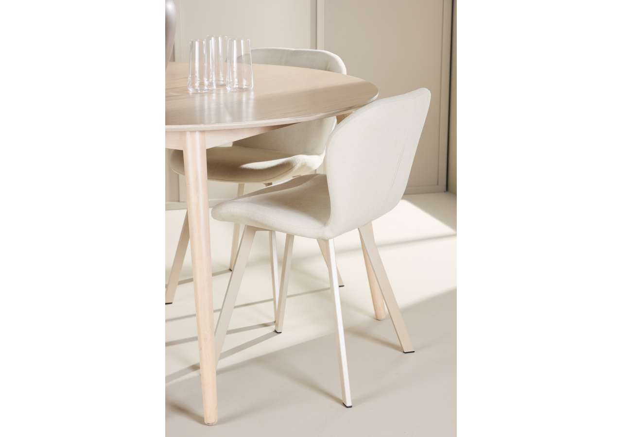 Moderner Esstisch Flora mit eleganten Lilja Stühlen von Venture Home – stilvoll und funktional für Ihr Zuhause.