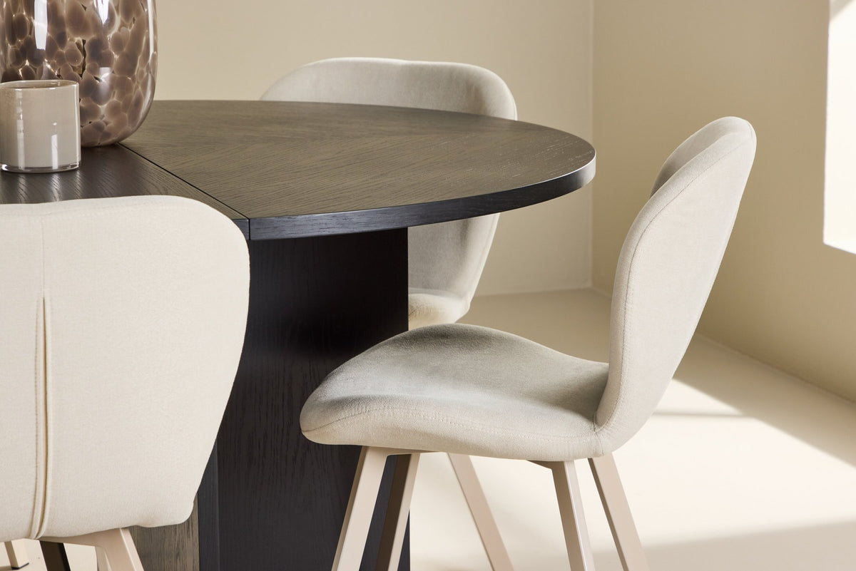 Runder Esstisch Strada aus MDF in White Wash mit sechs Lilja Stühlen, Esszimmerset von Venture Home in schlichtem Design