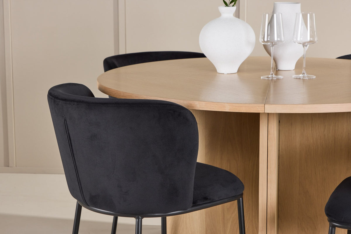Schwarzer Esstisch Strada aus MDF mit sechs Edina Stühlen mit Samtbezug, ausziehbare Tischplatte, skandinavisches Design von Venture Home.