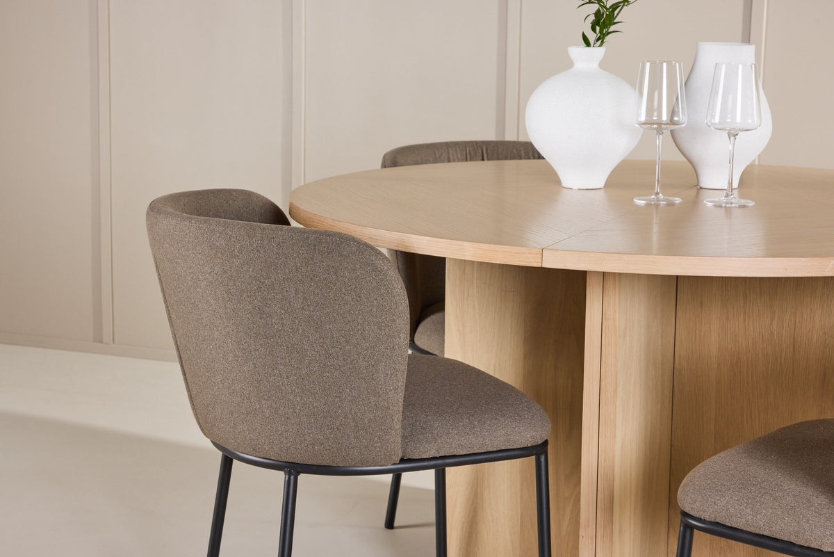 Schwarzer Esstisch Strada aus MDF mit sechs Edina Stühlen mit Samtbezug, ausziehbare Tischplatte, skandinavisches Design von Venture Home.