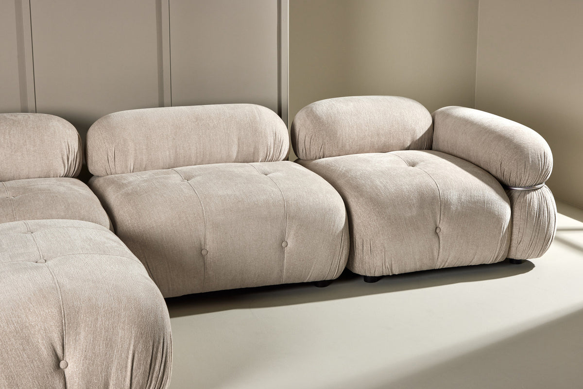 Mika Corner Sofa in Beige präsentiert im Onlineshop von KAQTU Design AG. Ecksofa ist von Venture Home