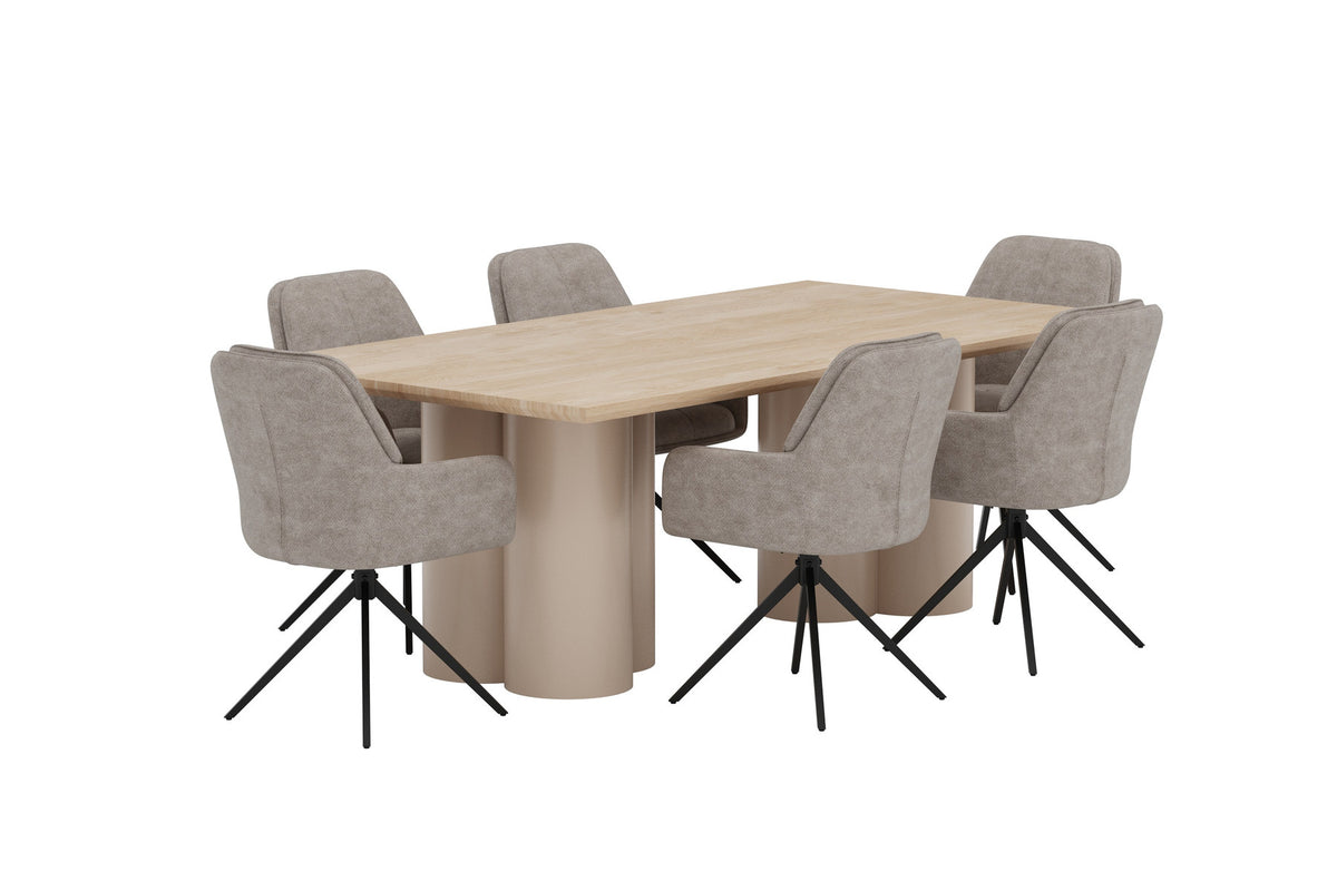 Rechteckiger Esstisch 210x100 cm mit Tischplatte in Whitewash aus MDF und Papierlaminat, dazu zwei gepolsterte Esszimmerstühle in Braun mit Metallbeinen.