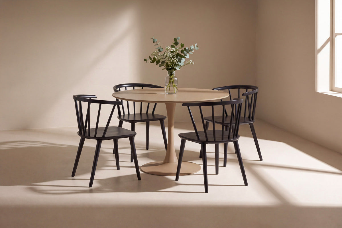 Glade Dining Set mit Stühlen Bobby in Schwarz präsentiert im Onlineshop von KAQTU Design AG. Esszimmerset ist von Venture Home