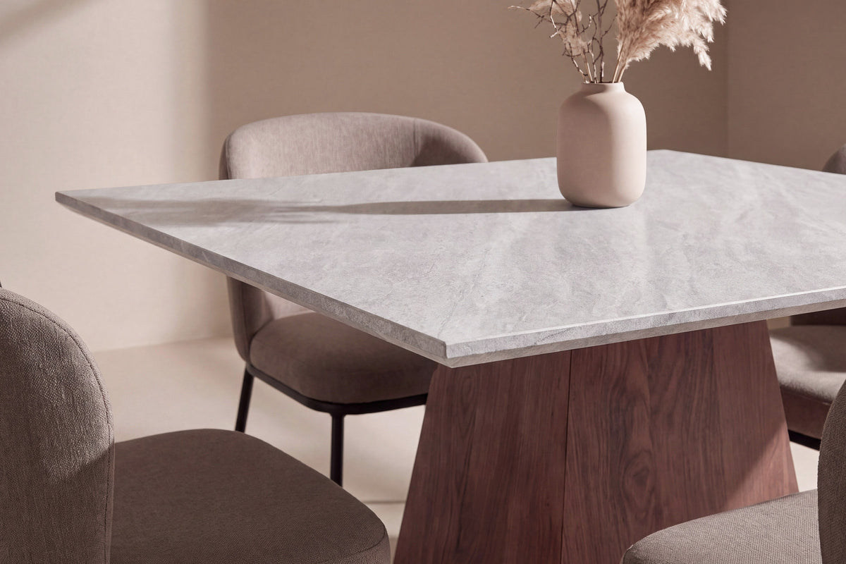 Essgruppe Cael mit Stühlen Edina in Braun präsentiert im Onlineshop von KAQTU Design AG. Esszimmerset ist von Venture Home