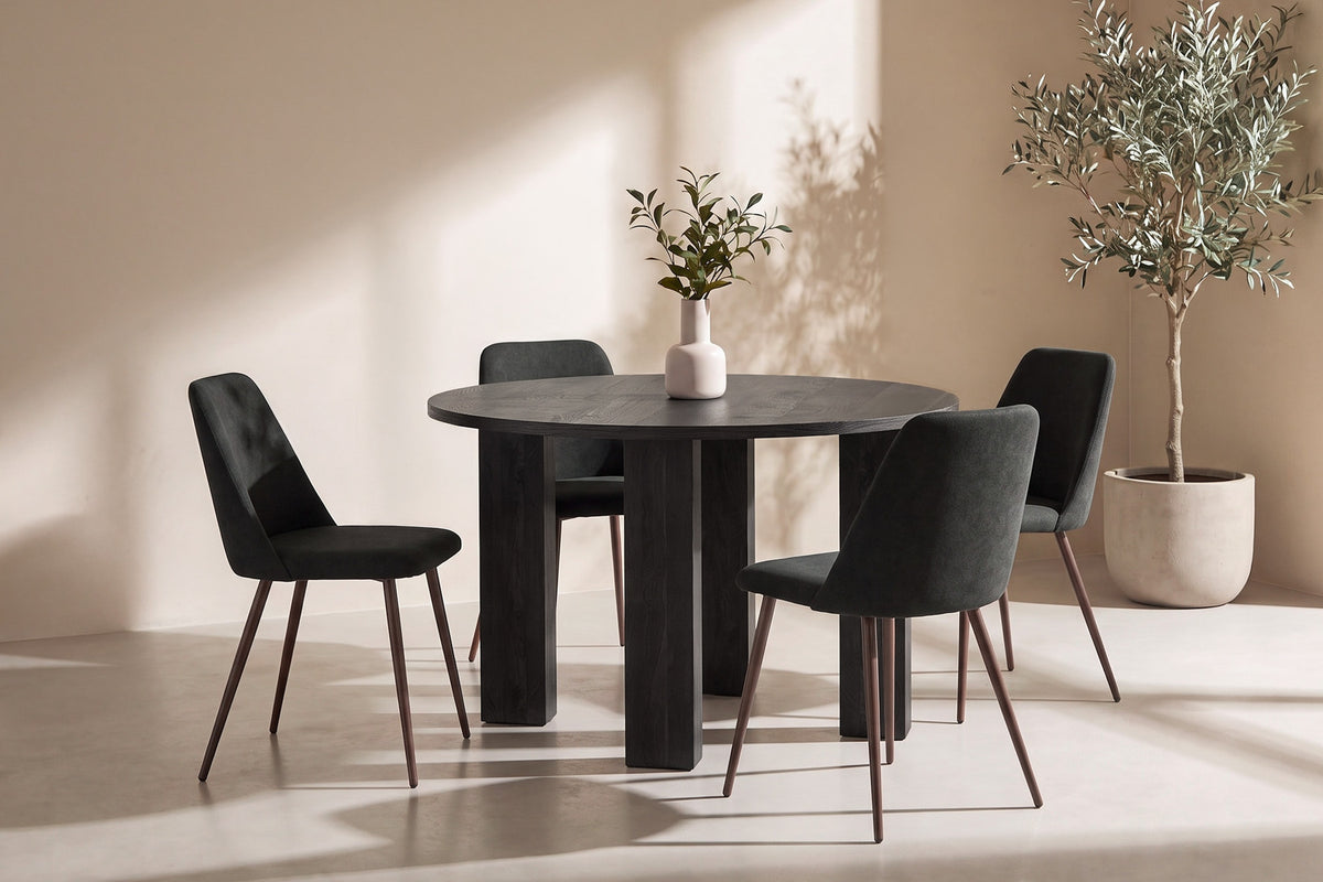 Rundes Esszimmerset in Schwarz: MDF-Tisch ⌀120 cm mit Stahlbeinen und zwei gepolsterte Stühle mit Polyester-Leinen-Bezug, Hersteller Venture Home.